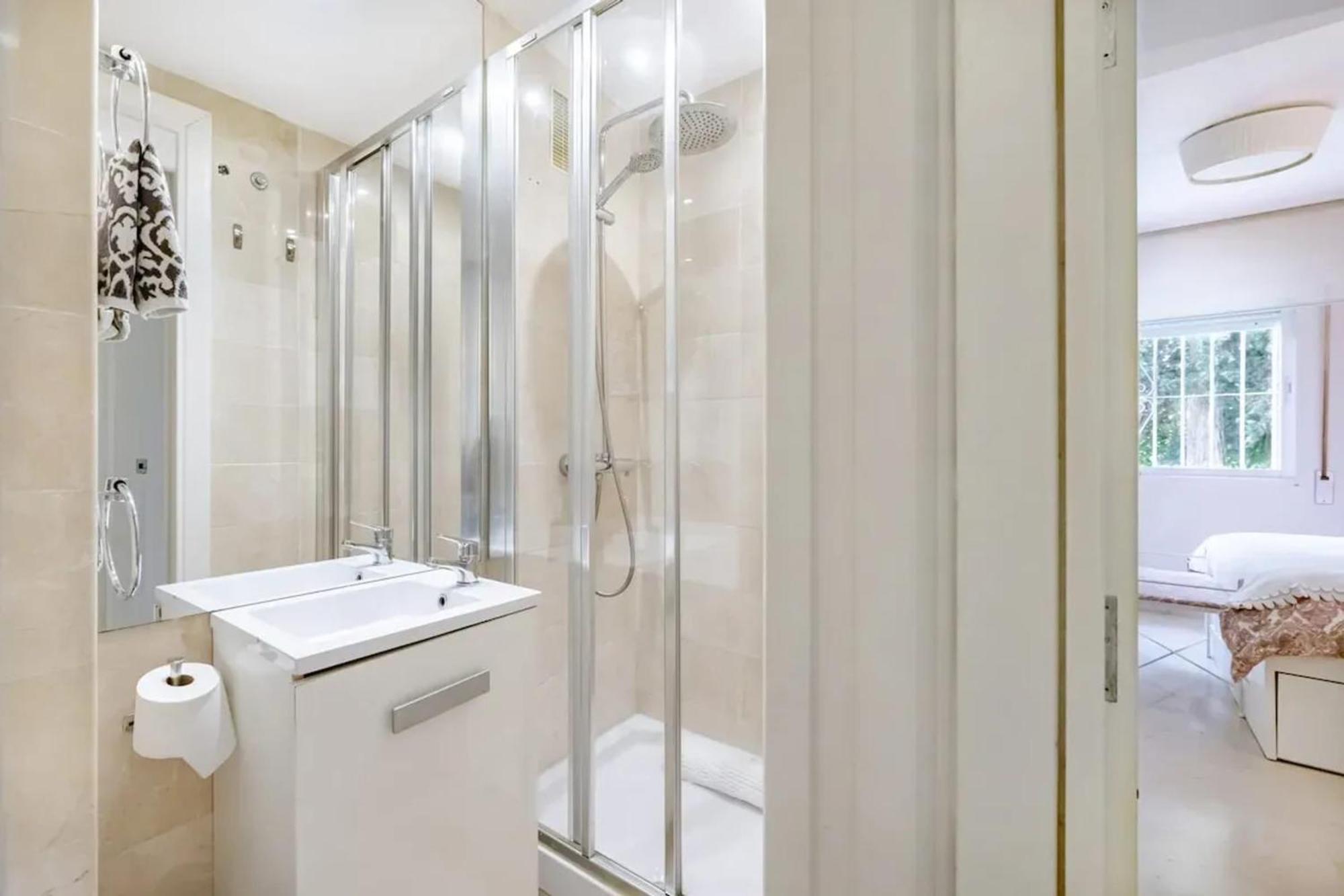 Modern In With Shared Pool