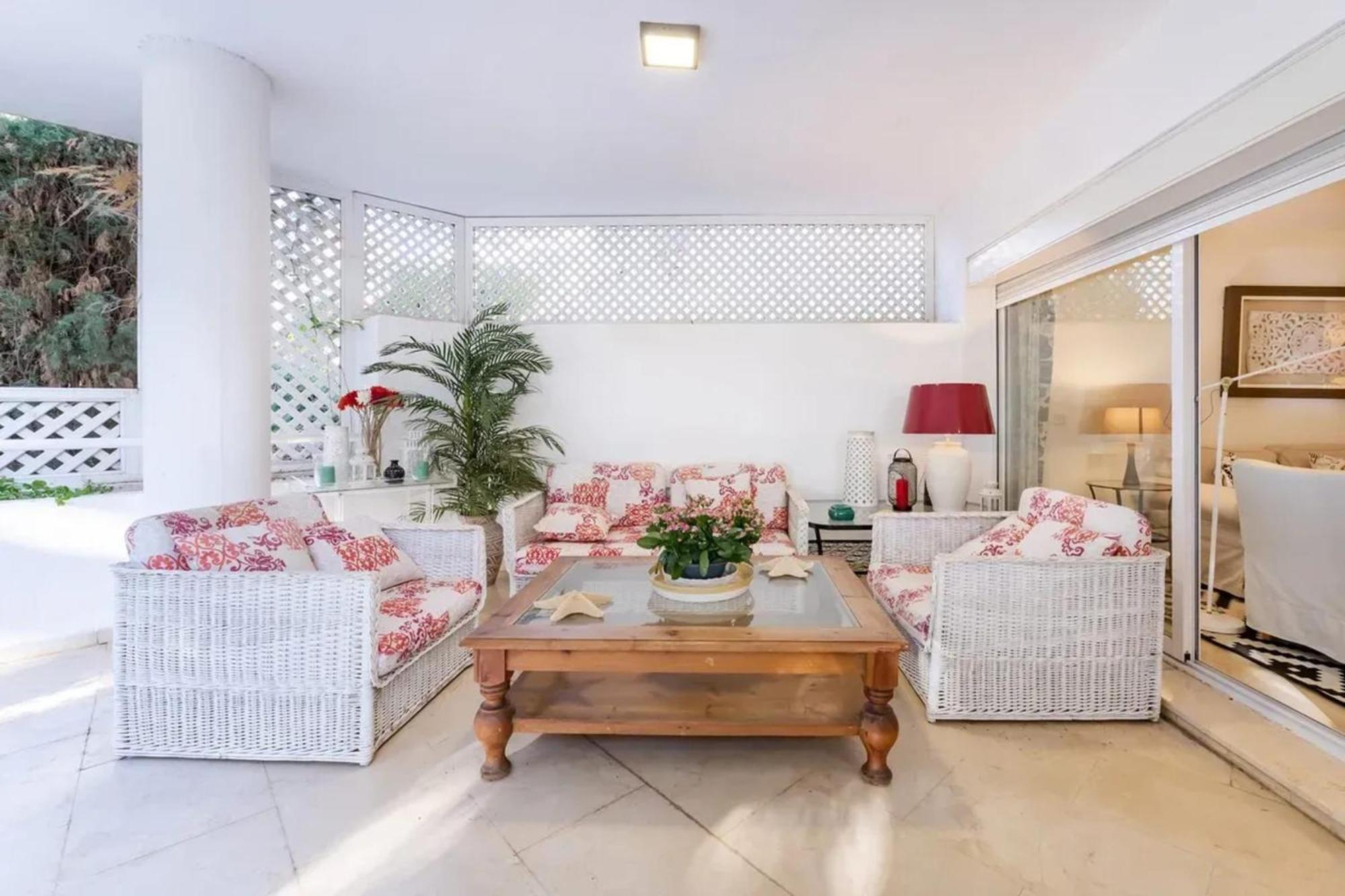 Modern In With Shared Pool Apartment *